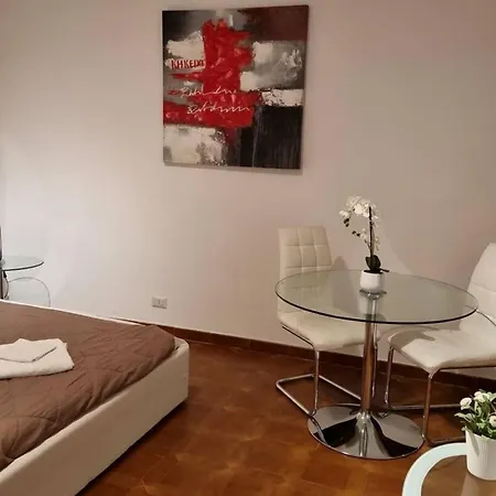 Rosso Magenta - Luminoso Loft In Centro E A Due Passi Dalla Stazione *