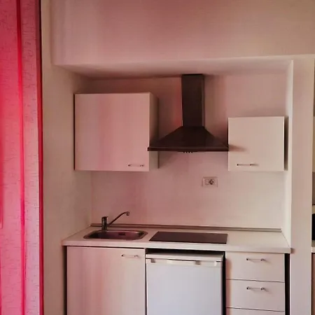 Apartamento Rosso Magenta - Luminoso Loft In Centro E A Due Passi Dalla Stazione