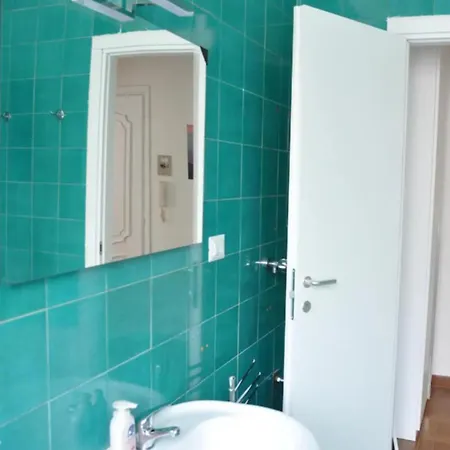 Appartamento Rosso Magenta - Luminoso Loft In Centro E A Due Passi Dalla Stazione *