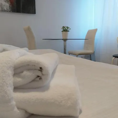 Rosso Magenta - Luminoso Loft In Centro E A Due Passi Dalla Stazione Апартаменты