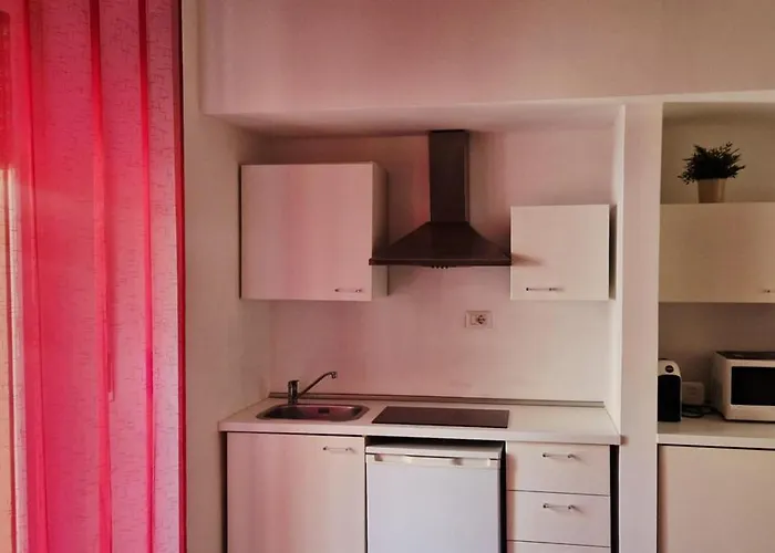 Rosso Magenta - Luminoso Loft In Centro E A Due Passi Dalla Stazione