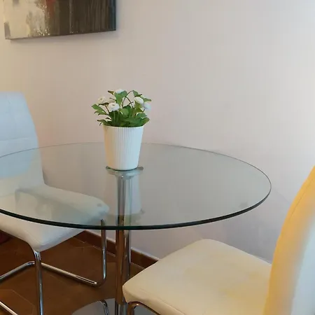 Apartment Rosso Magenta - Luminoso Loft In Centro E A Due Passi Dalla Stazione *