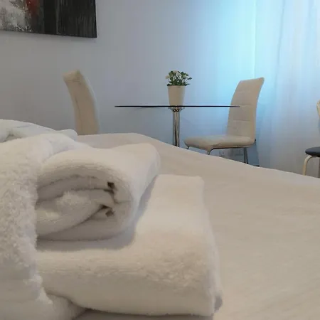 Rosso Magenta - Luminoso Loft In Centro E A Due Passi Dalla Stazione Apartamento