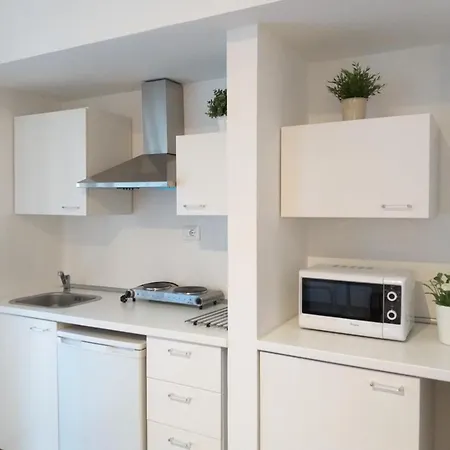 Apartamento Rosso Magenta - Luminoso Loft In Centro E A Due Passi Dalla Stazione