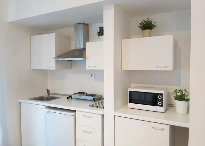 Apartmán Rosso Magenta - Luminoso Loft In Centro E A Due Passi Dalla Stazione